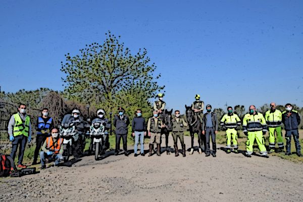 Fracassi, Trivi e altre 14 persone con mascherina e due cavalli