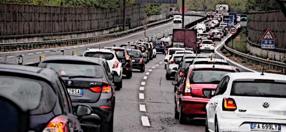 Traffico in tangenziale a Pavia