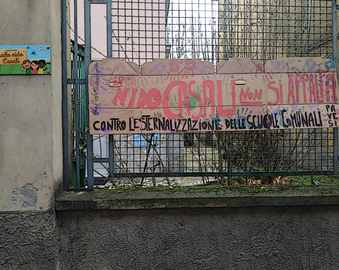 Striscione di protesta all'asilo Casali