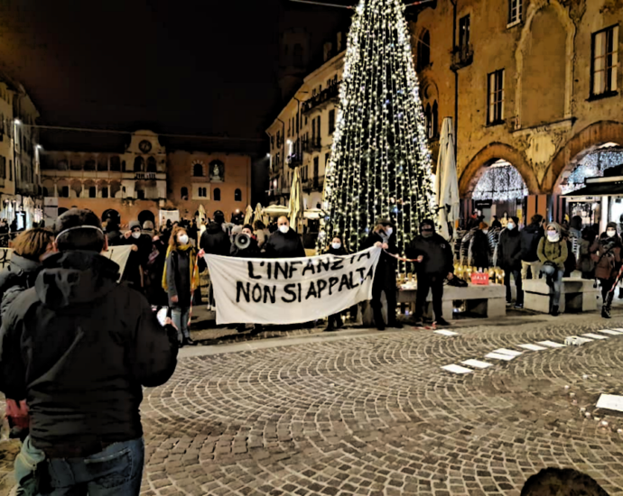 La manifestazione #linfanzianonsiappalta del 17 dicembre 2020