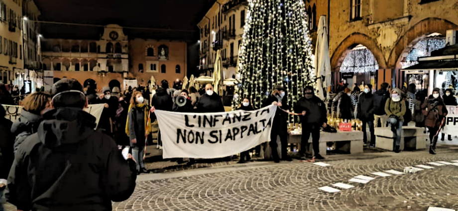 La manifestazione #linfanzianonsiappalta del 17 dicembre 2020