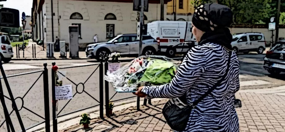 La sorella di Mustà porta fiori in piazza Meardi