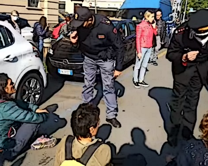 Un momento della protesta di Ultima Generazione a Pavia