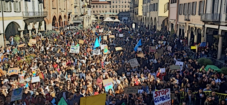 Una manifestazione di Fridays For Future a Pavia